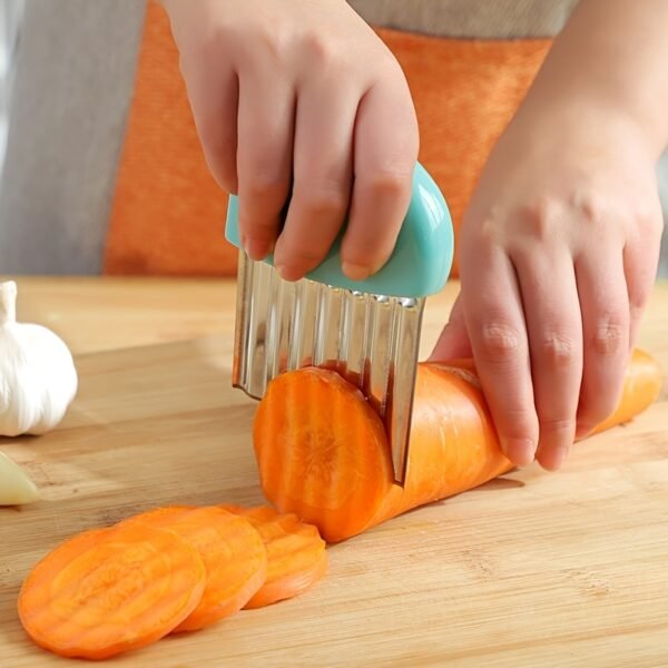 0bf8a0e5a65ea54285194379c2e1241f.jpg Stainless Steel Deep Wolf Tooth Potato Cutter with Wavy Slice Design